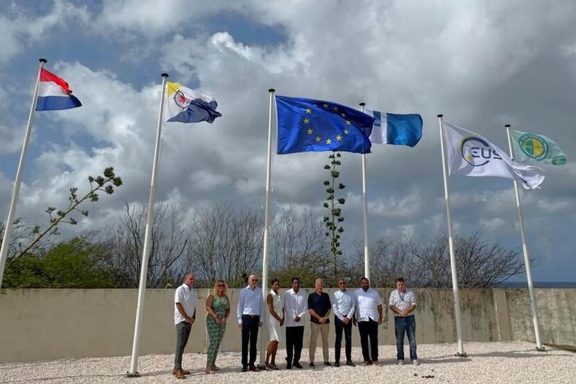 Special Envoy Rijna and Liaison Peters during the visit of the State Secretary Szabó to the Galileo-project on Bonaire.