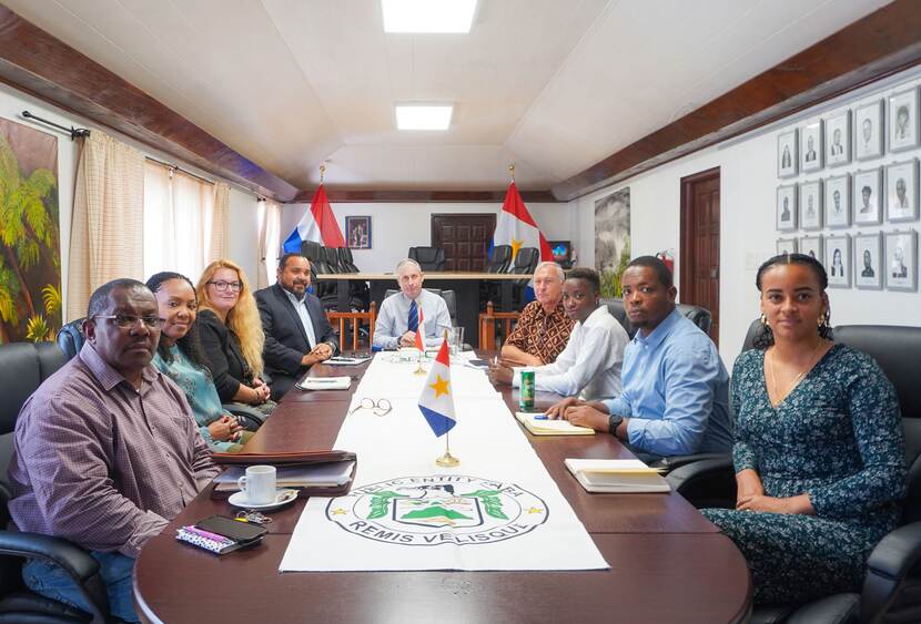 Special Envoy Rijna and Liaison Peters during a business trip to Saba.